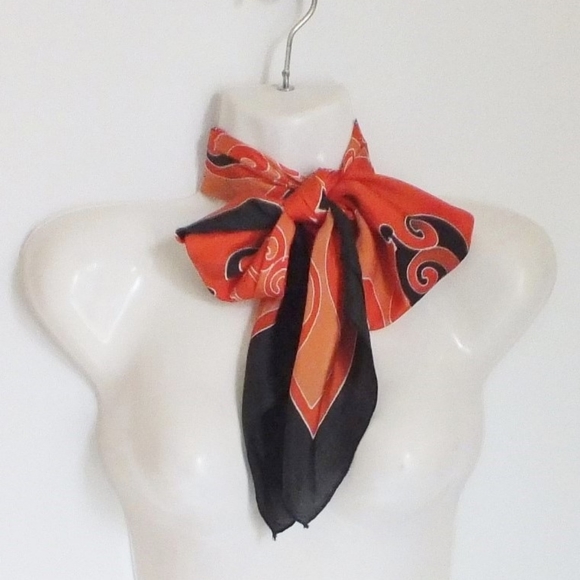 FABULOUS FASHIONISTAS @6Divas - Picture 4 of 4